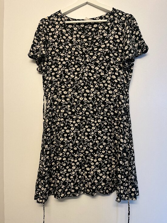 twik Dresses & Skirts - Twik Simons Floral Mini Dress